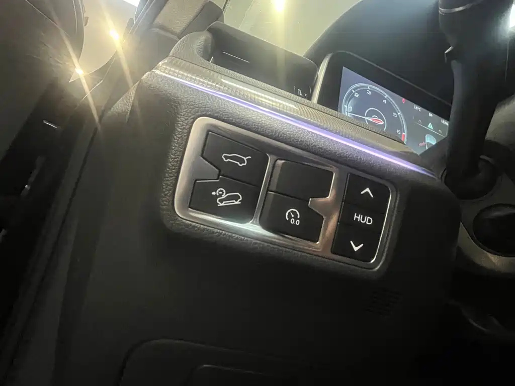 HONGQI HS5 2023