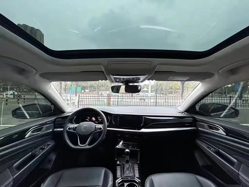 VOLKSWAGEN PASSAT 2023