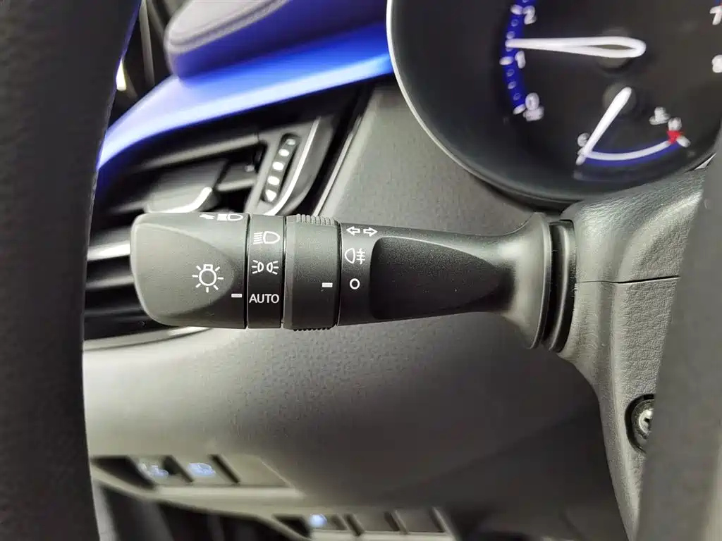 TOYOTA IZOA 2021