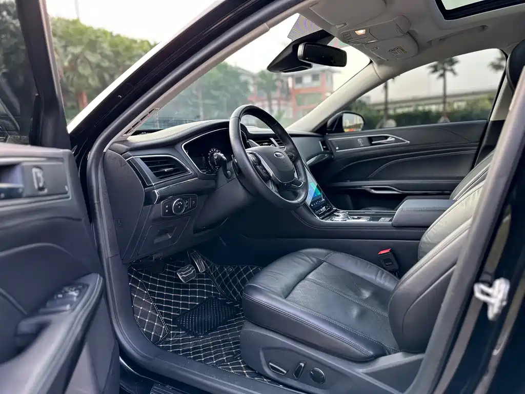 FORD TAURUS 2021