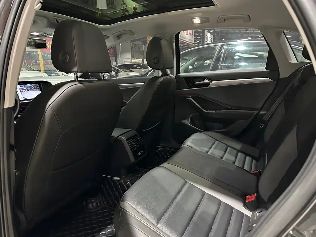 VOLKSWAGEN SAGITAR 2020