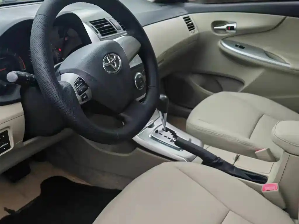 TOYOTA COROLLA 2013