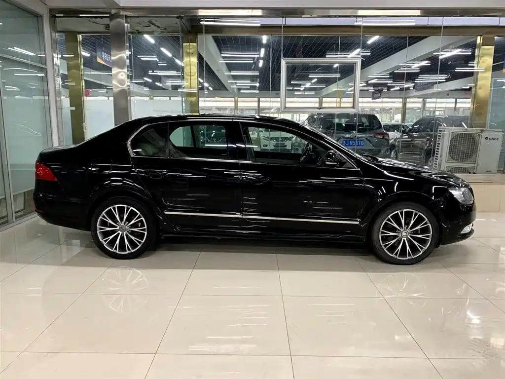 SKODA SUPERB 2013