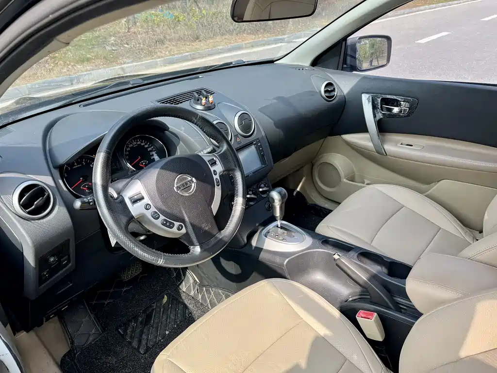 NISSAN QASHQAI 2014