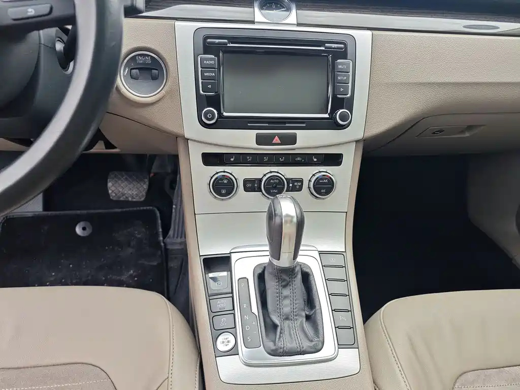 VOLKSWAGEN MAGOTAN 2013