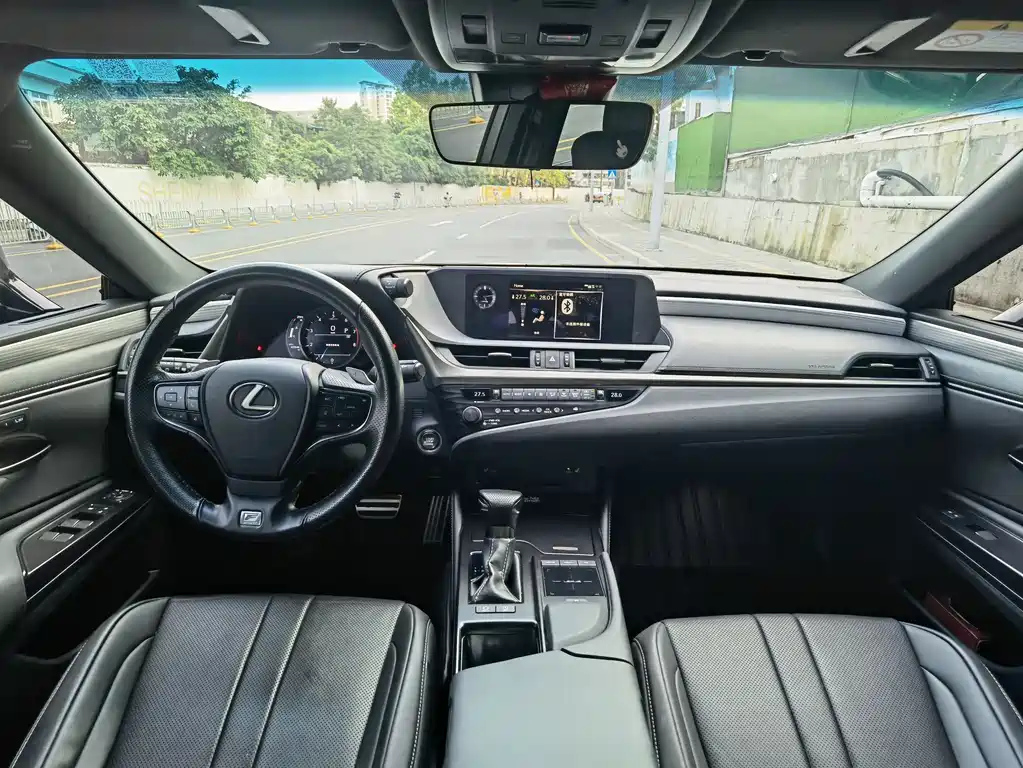LEXUS ES 2020