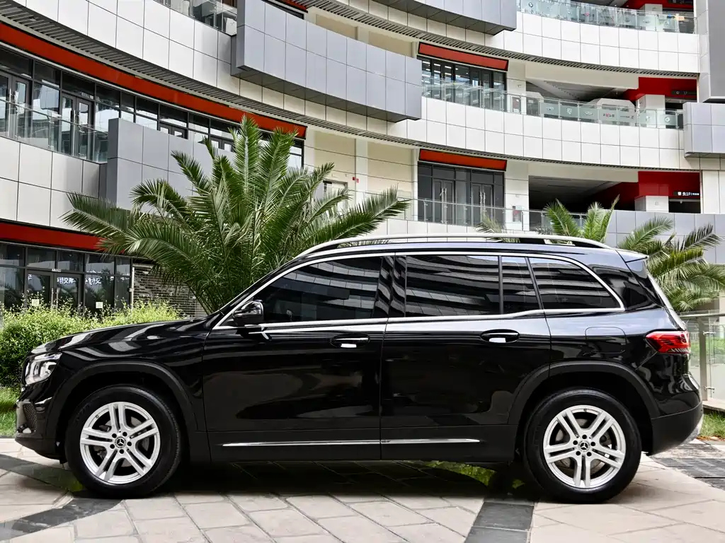MERCEDES BENZ GLB 2023