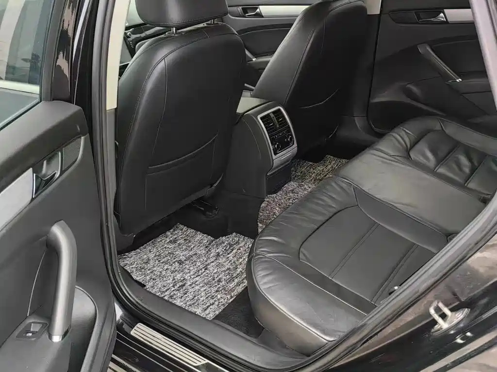 VOLKSWAGEN PASSAT 2014
