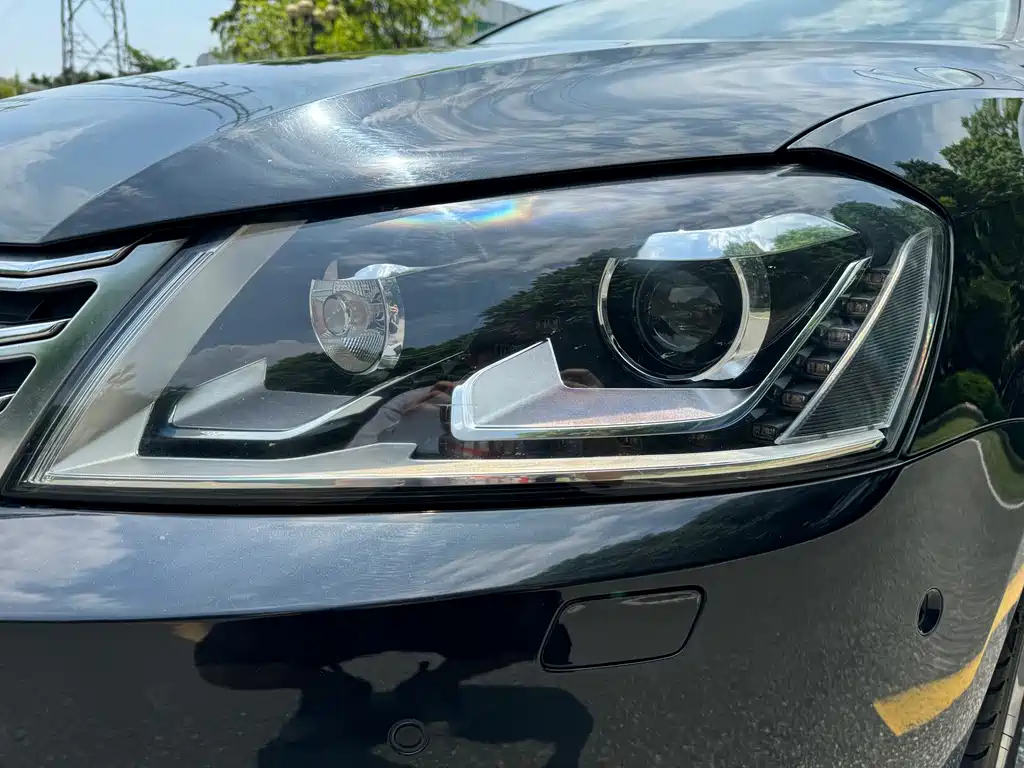 VOLKSWAGEN MAGOTAN 2012