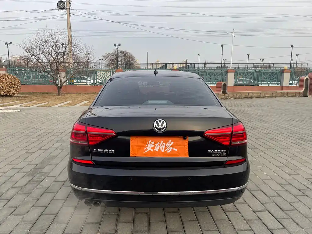 VOLKSWAGEN PASSAT 2017