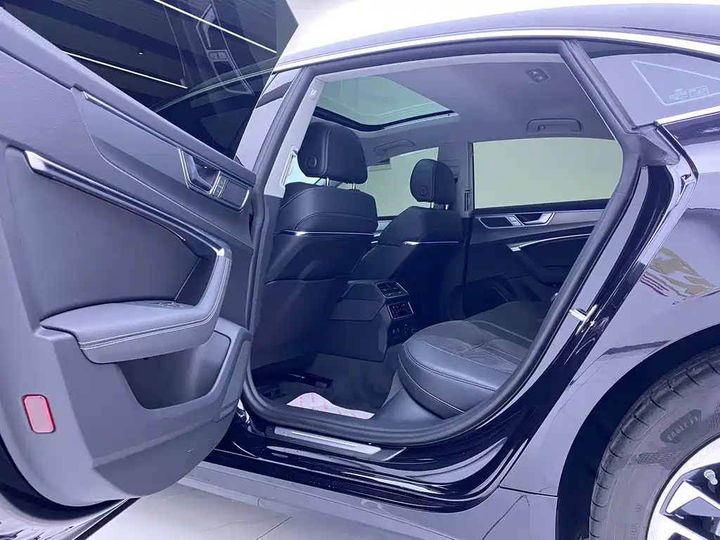 AUDI A7L 2024