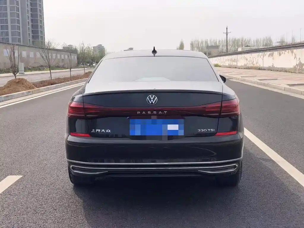 VOLKSWAGEN PASSAT 2023