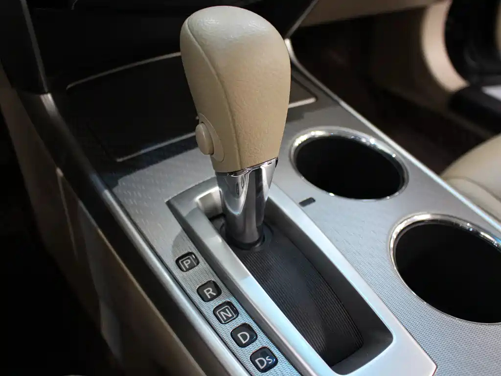 NISSAN TEANA 2019