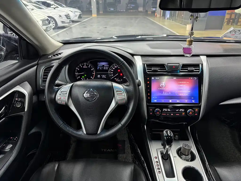 NISSAN TEANA 2019