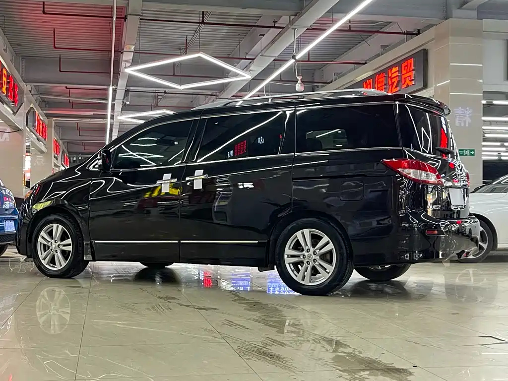 NISSAN QUEST 2016