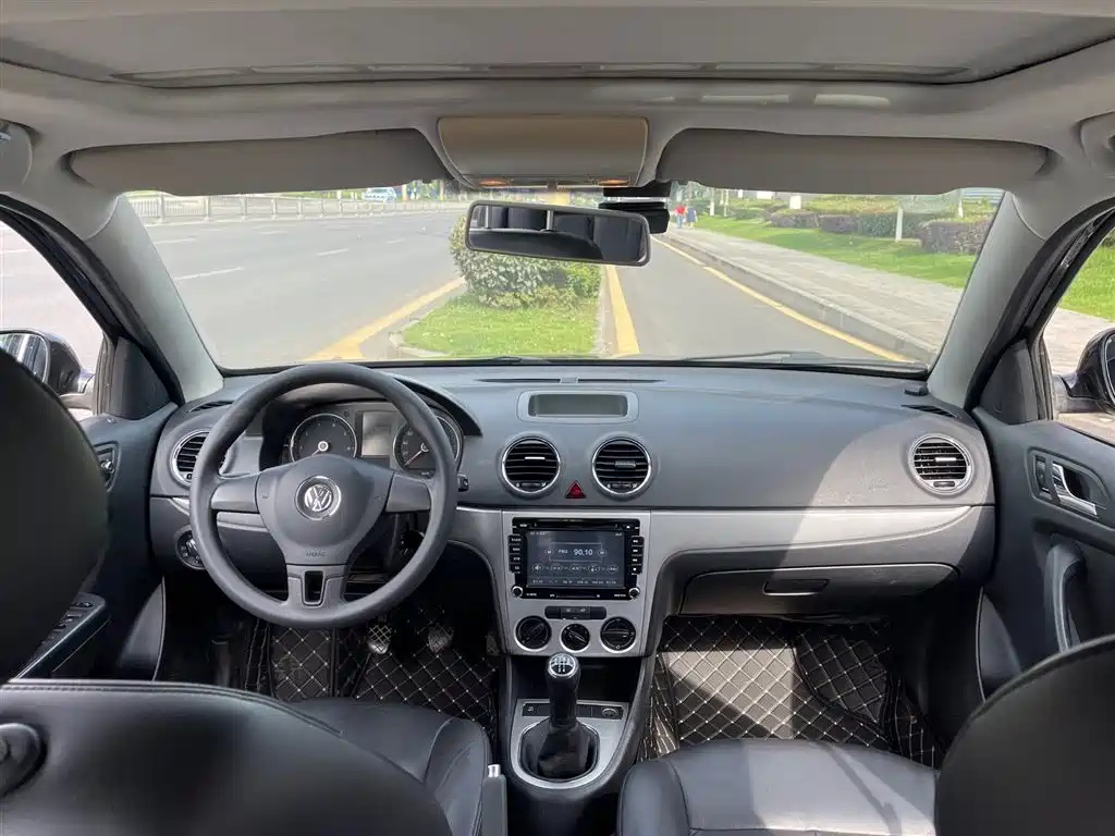 VOLKSWAGEN LAVIDA 2011