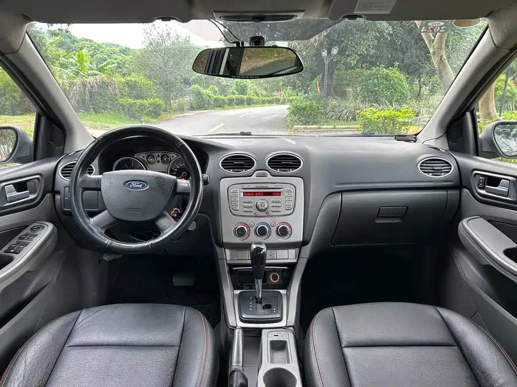 FORD FOCUS 2012