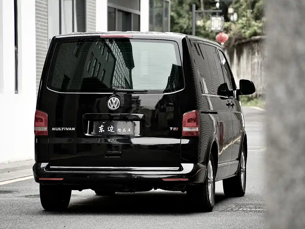 VOLKSWAGEN MULTIVAN 2016