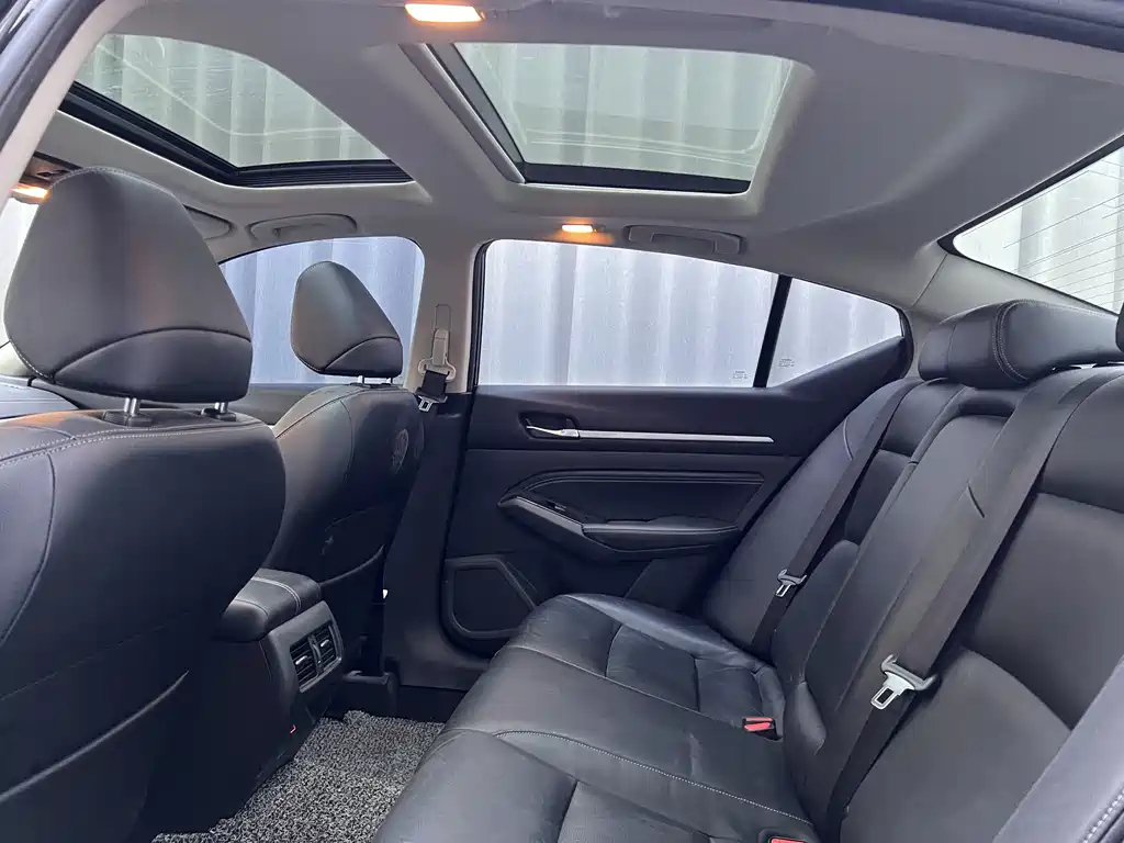 NISSAN TEANA 2020