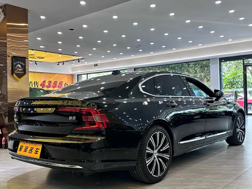 VOLVO S90 2023