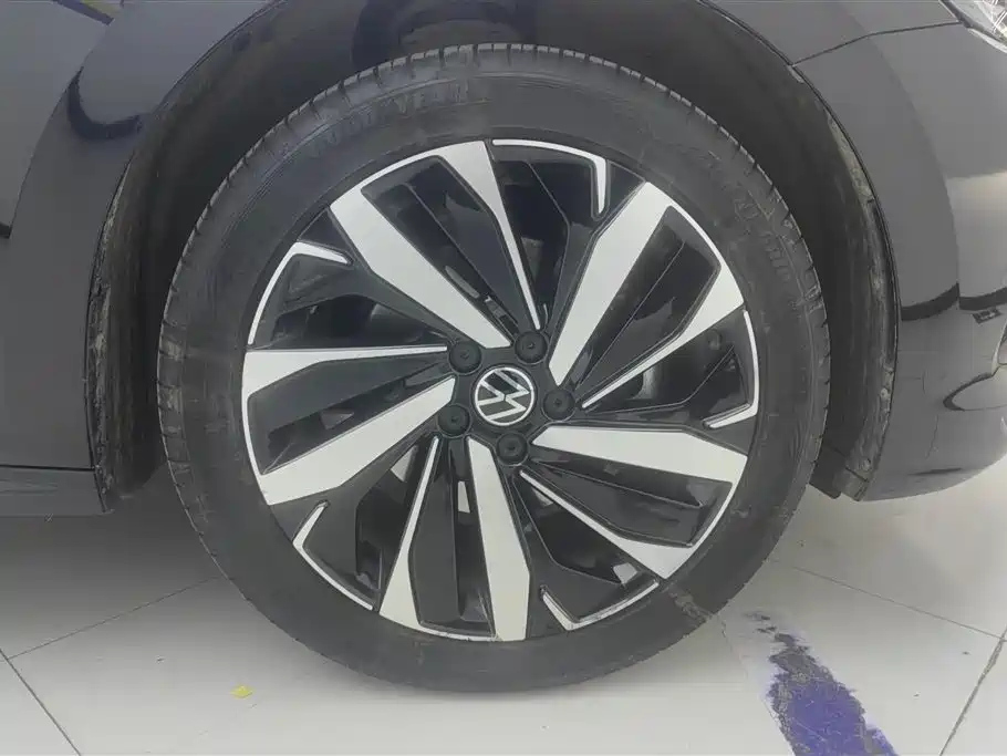 VOLKSWAGEN PASSAT 2023
