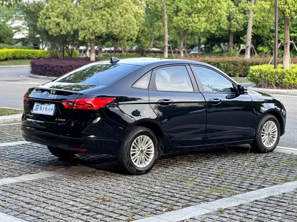 FORD ESCORT 2016