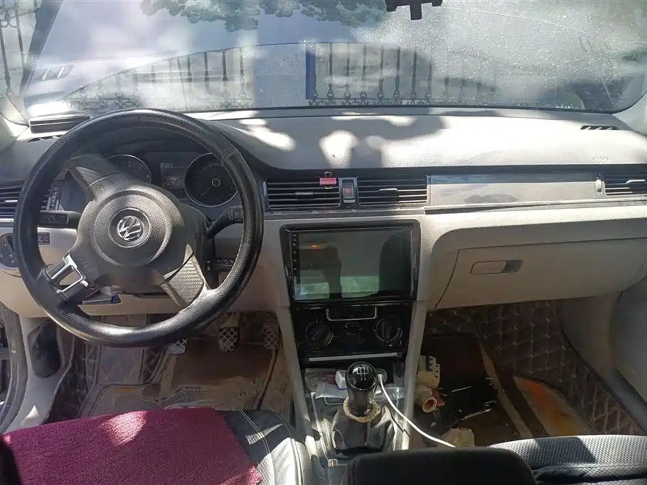 VOLKSWAGEN BORA 2014
