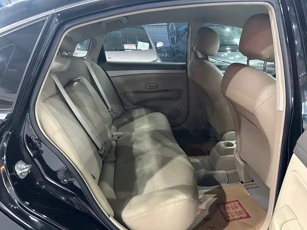 NISSAN SYLPHY 2017