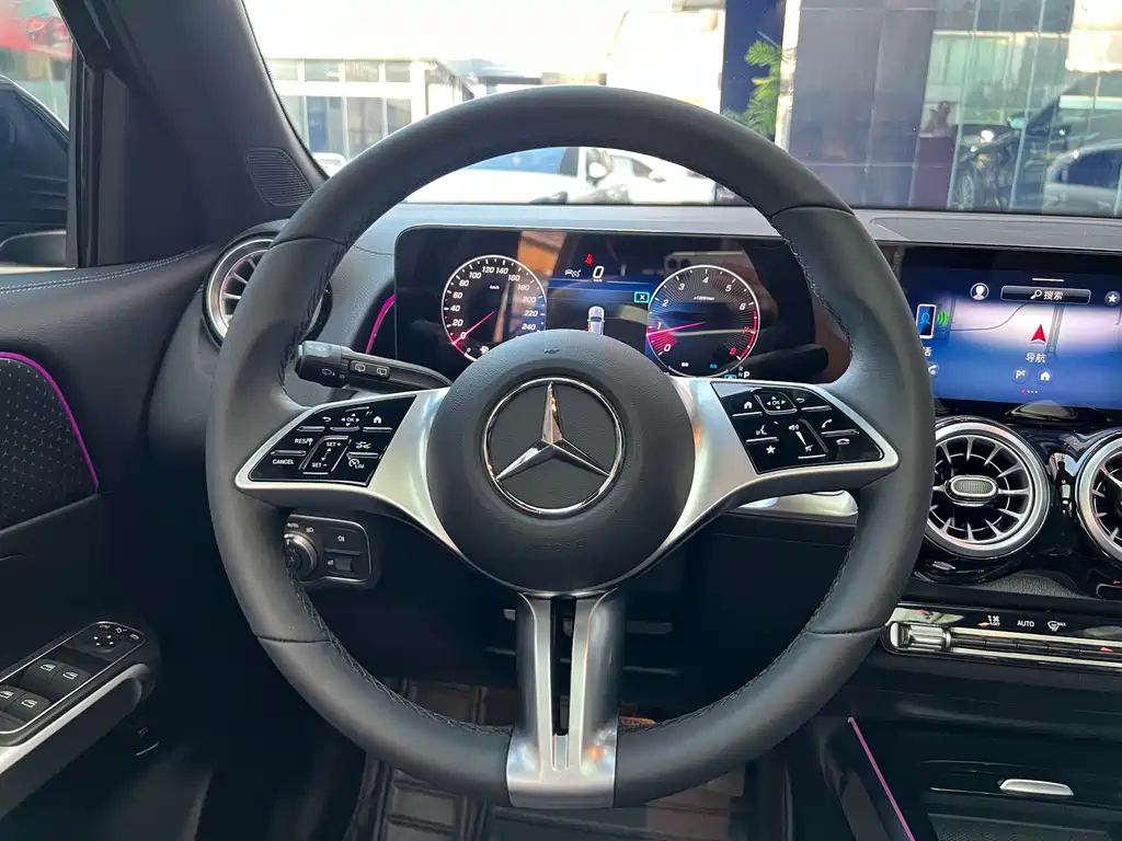 MERCEDES BENZ GLB 2024