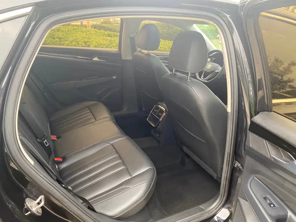 VOLKSWAGEN PASSAT 2022