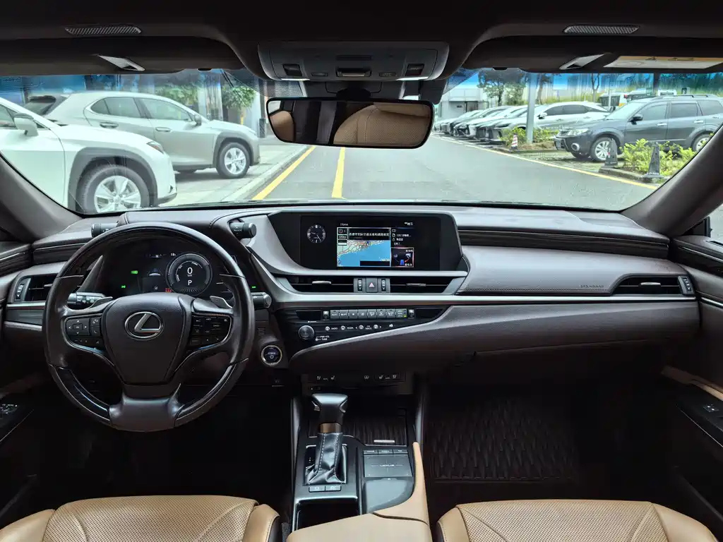 LEXUS ES 2020
