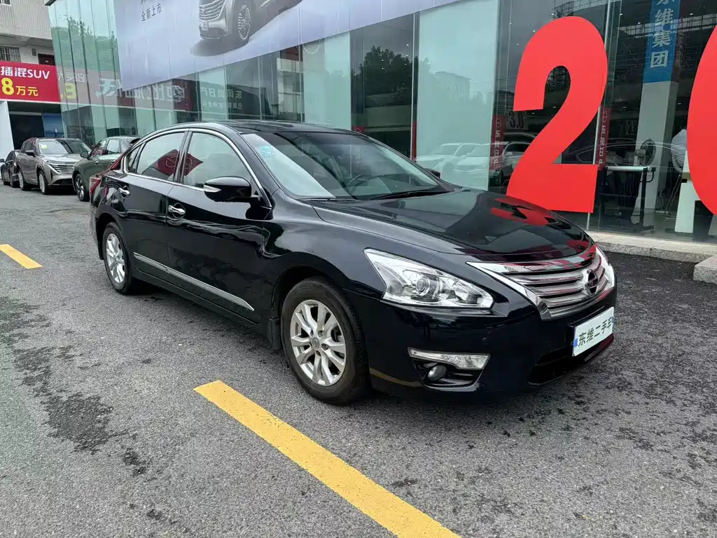 NISSAN TEANA 2013