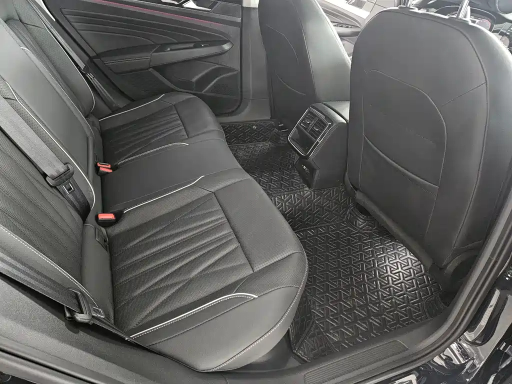 VOLKSWAGEN PASSAT 2022