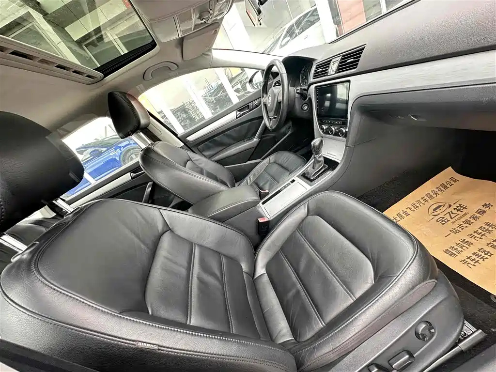 VOLKSWAGEN PASSAT 2014