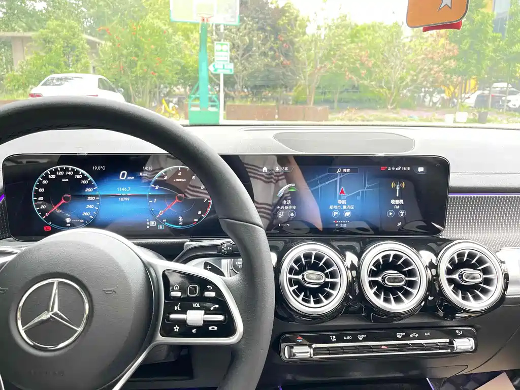 MERCEDES BENZ GLB 2023