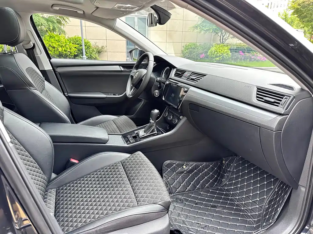 SKODA SUPERB 2019