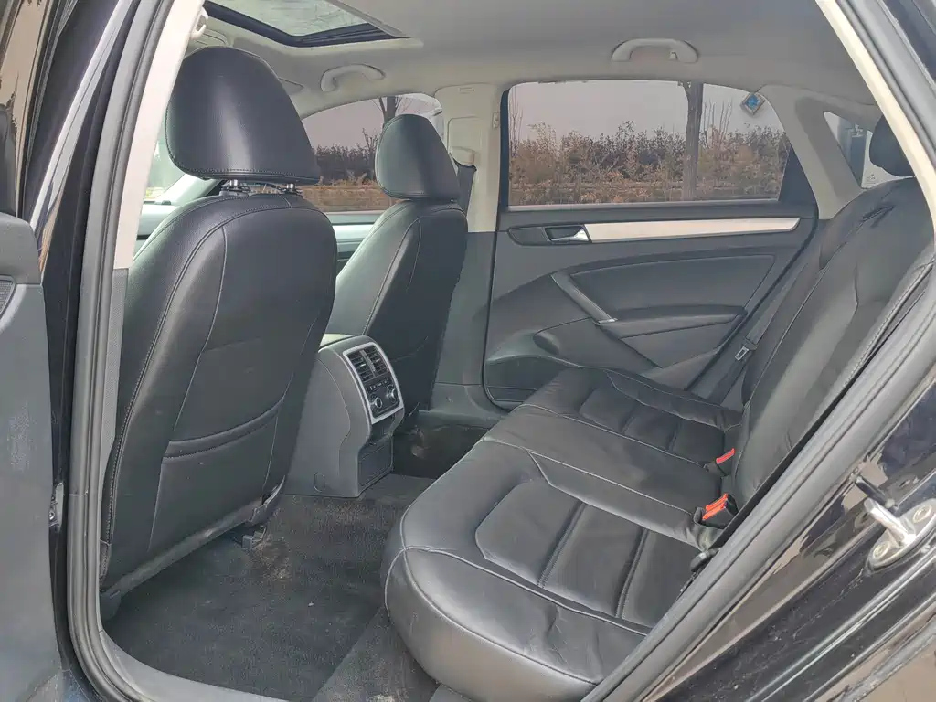 VOLKSWAGEN PASSAT 2016