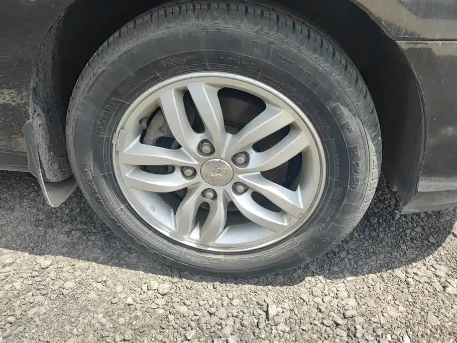 HYUNDAI CELESTA 2014
