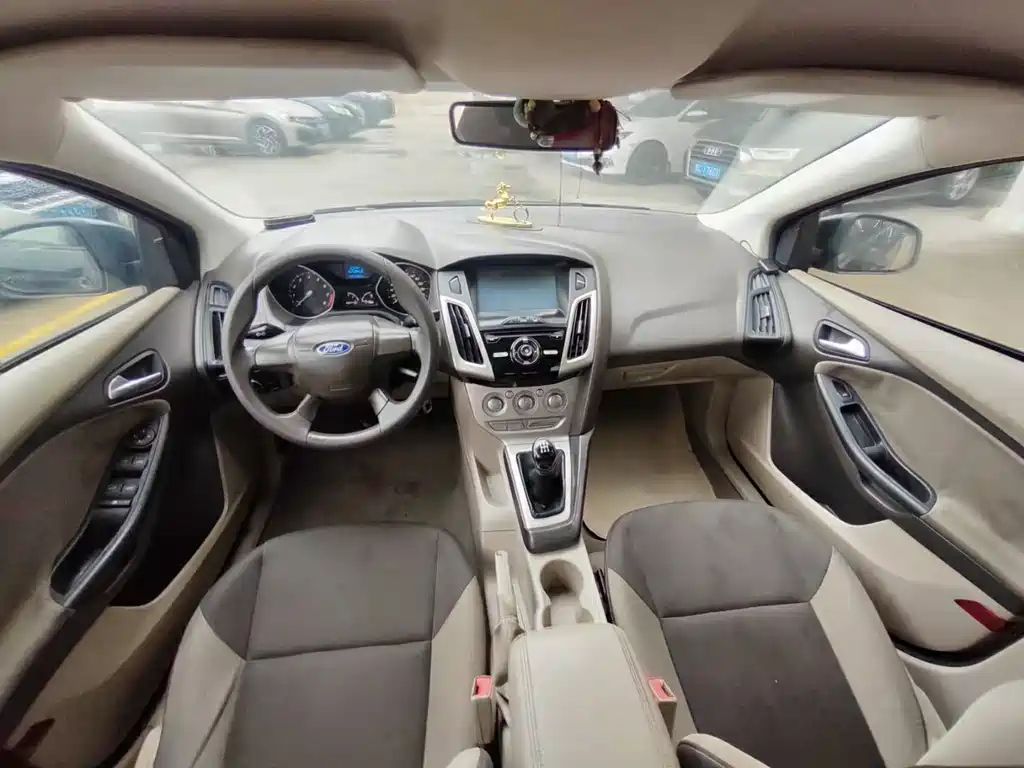 FORD FOCUS 2012