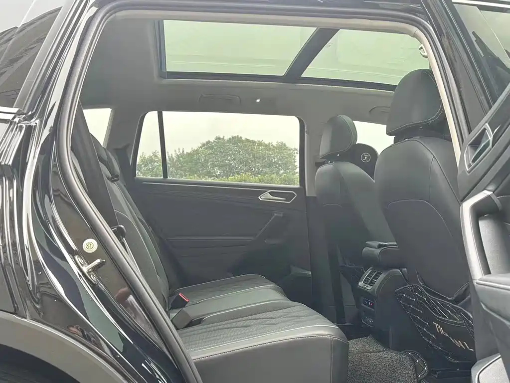 VOLKSWAGEN TIGUAN L 2021