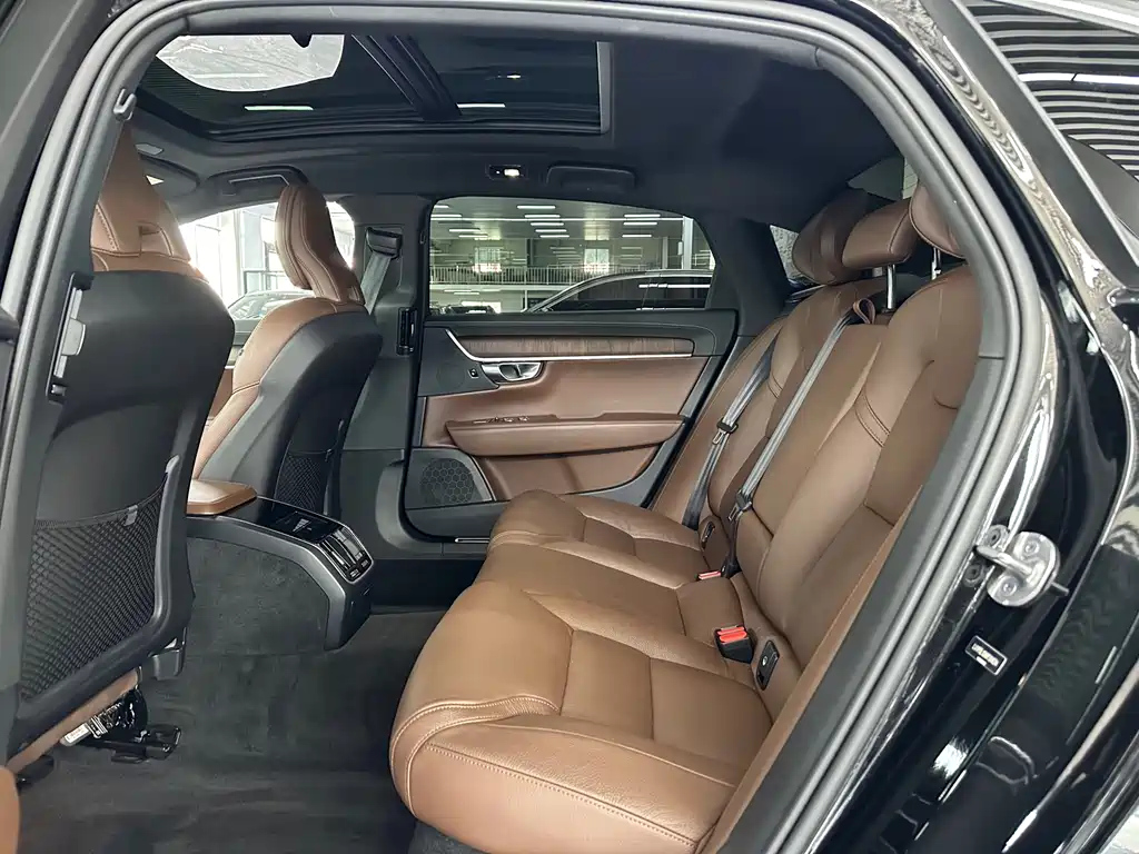 VOLVO S90 2023
