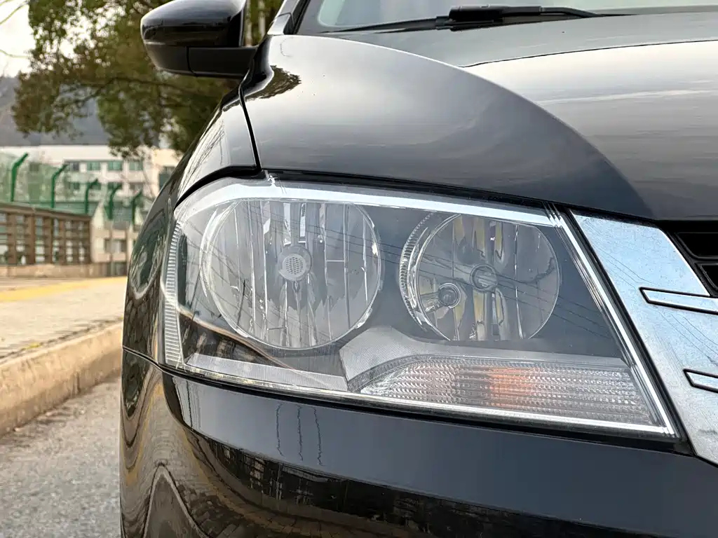 VOLKSWAGEN LAVIDA 2014