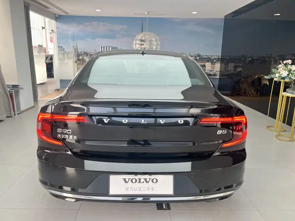 VOLVO S90 2023