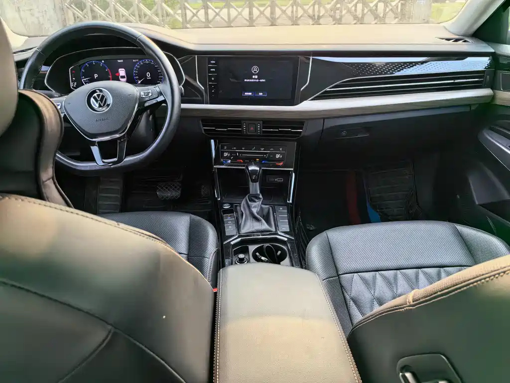 VOLKSWAGEN PASSAT 2020