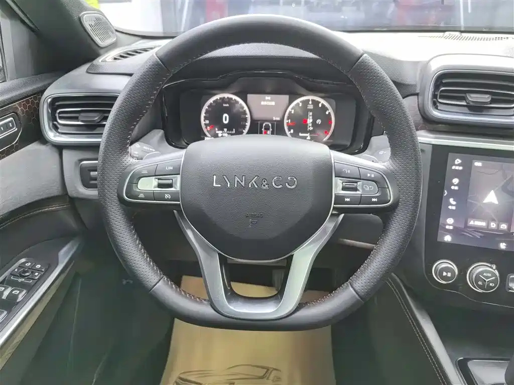 LYNK&CO 03 2020