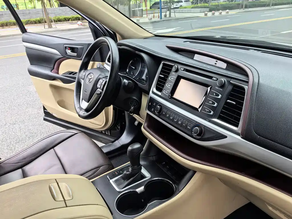 TOYOTA HIGHLANDER 2015