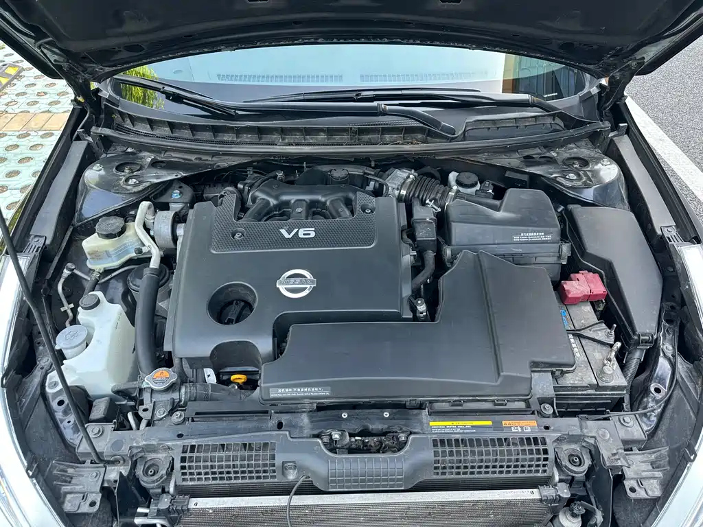 NISSAN TEANA 2010