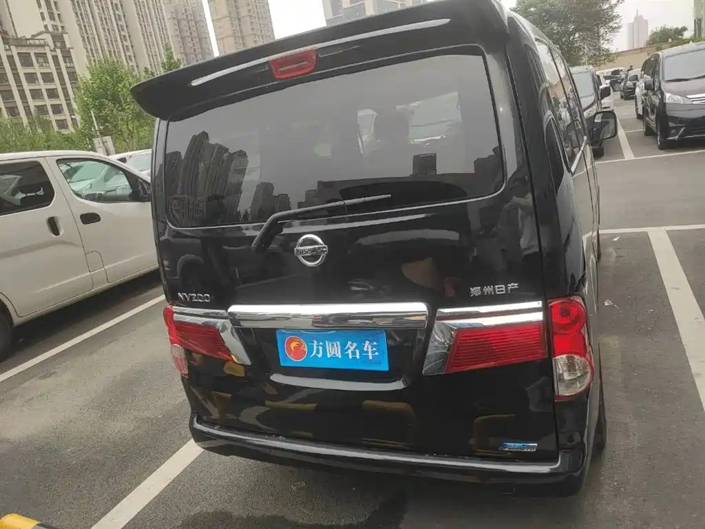 NISSAN NV200 2019