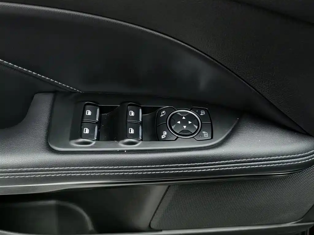 FORD TAURUS 2020