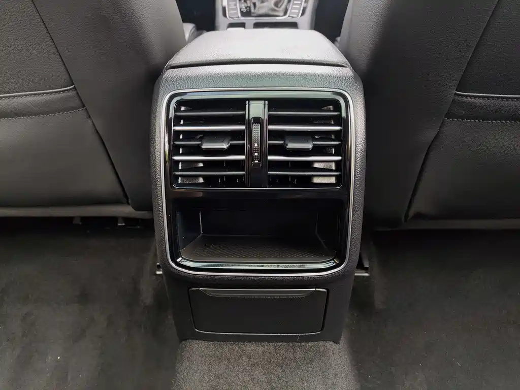 VOLKSWAGEN MAGOTAN 2019